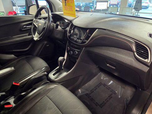 Used 2018 Chevrolet Trax LT w/ Sun & Sound Package image 52