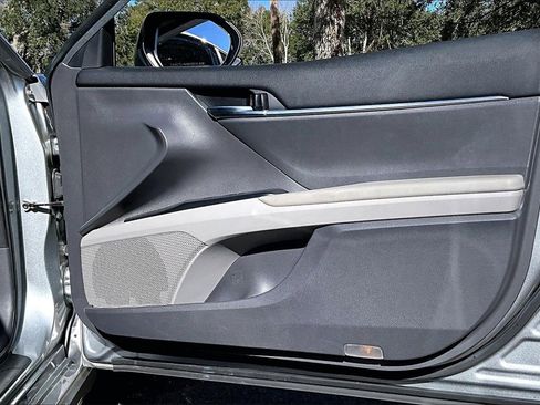 Used 2019 Toyota Camry SE image 25