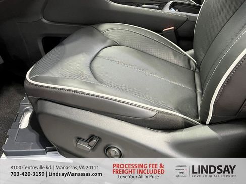 New 2026 Chrysler Pacifica Limited w/ S Appearance Package image 23