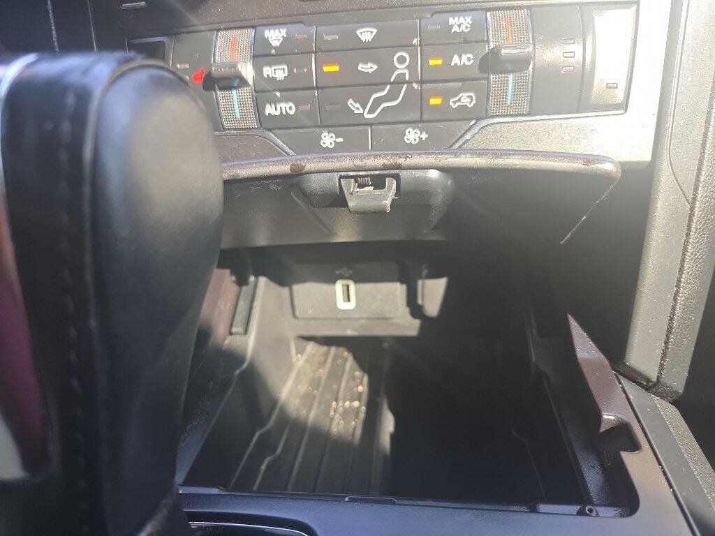 Used 2018 Ford Explorer XLT w/ Equipment Group 202A FWD image 35