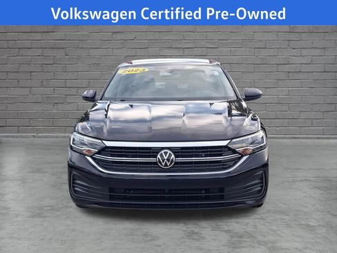 Used 2023 Volkswagen Jetta SE FWD image 2