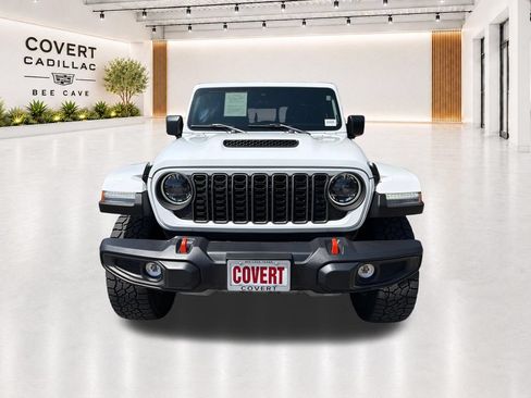 Used 2025 Jeep Gladiator Mojave w/ Convenience Group AWD/4WD image 3
