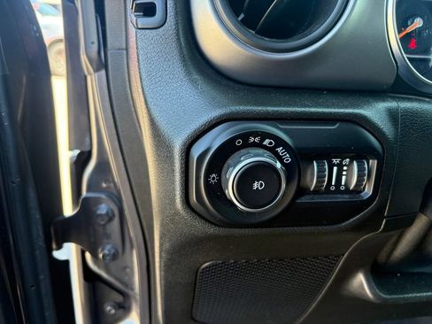 Used 2021 Jeep Wrangler Unlimited Sport AWD/4WD image 18