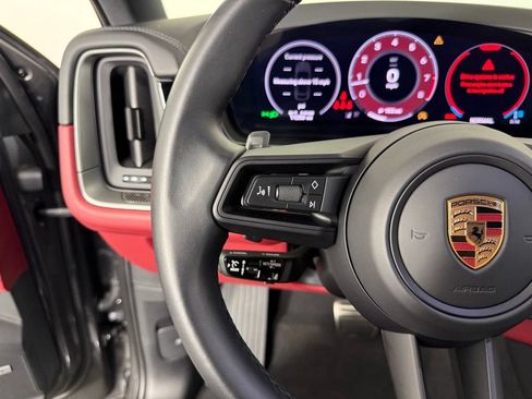Certified 2025 Porsche Cayenne S AWD/4WD image 27
