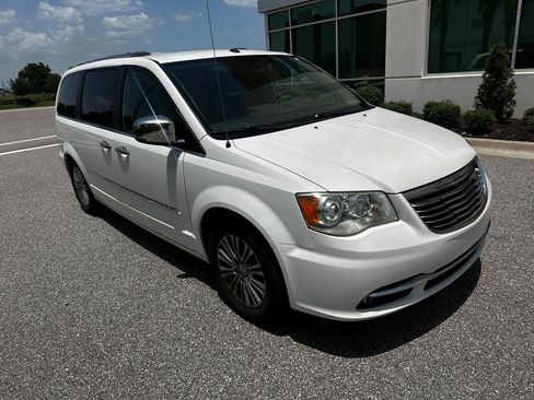 Used 2011 Chrysler Town & Country Limited FWD image 3