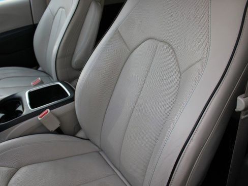 Used 2018 Chrysler Pacifica Limited w/ Advanced Safetytec Group image 25