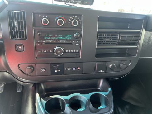 Used 2018 Chevrolet Express 3500 w/ Power Convenience Package RWD image 9