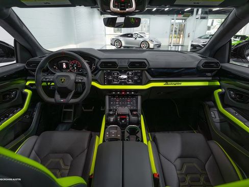 New 2025 Lamborghini Urus SE image 2