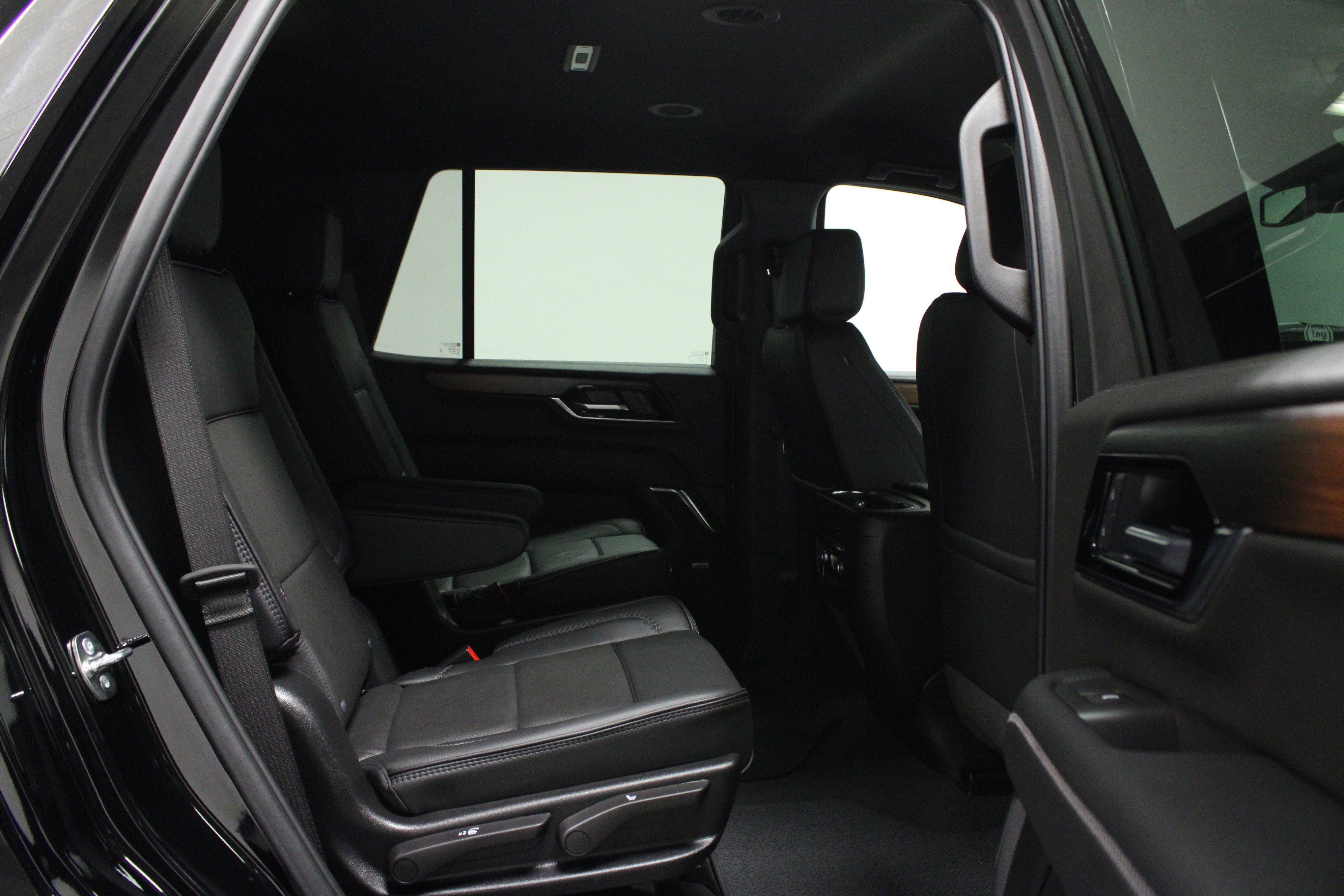 Used 2026 GMC Yukon Denali AWD/4WD image 16