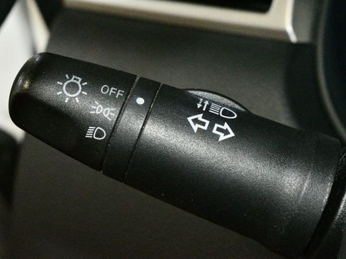 Used 2009 Nissan Versa 1.8 S w/ PWR Pkg image 27