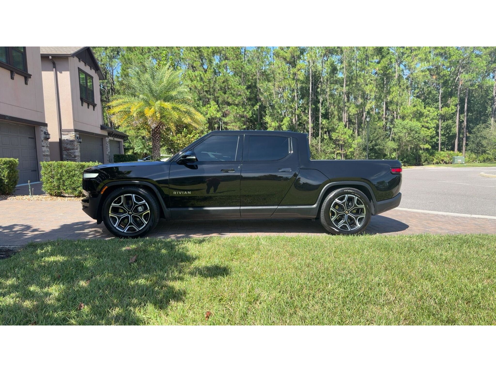Used 2023 Rivian R1T Adventure Dual AWD/4WD image 2