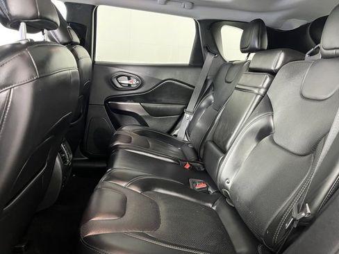 Used 2019 Jeep Cherokee Limited image 39