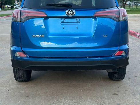 Used 2018 Toyota RAV4 LE FWD image 6