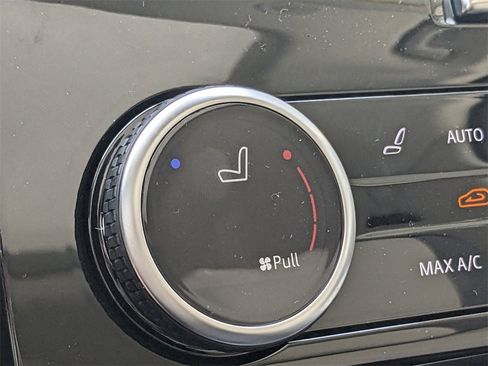 New 2025 Land Rover Discovery Dynamic SE image 28