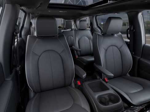 New 2025 Chrysler Pacifica Select w/ Uconnect Theater Family Group image 16