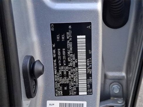 Certified 2024 Toyota Highlander LE image 28