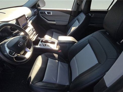 Used 2022 Ford Explorer XLT w/ Equipment Group 202A image 18