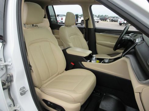 Used 2022 Jeep Grand Cherokee L Limited AWD/4WD image 25