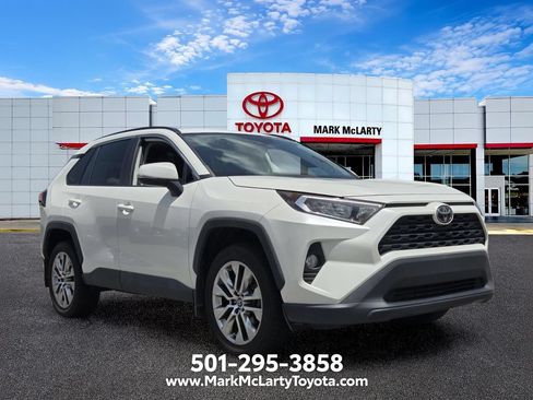 Used 2021 Toyota RAV4 XLE Premium AWD/4WD image 7
