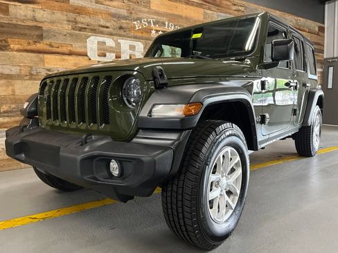 Used 2023 Jeep Wrangler Sport S AWD/4WD image 13