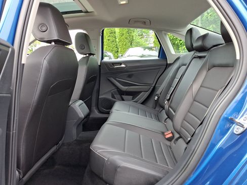 Used 2024 Volkswagen Jetta SE FWD image 18