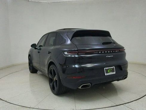 Used 2025 Porsche Cayenne w/ Premium Package image 70