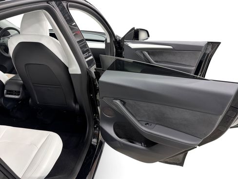 Certified 2023 Tesla Model Y Long Range AWD/4WD image 12