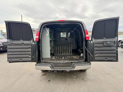 Used 2017 Chevrolet Express 2500 image 7