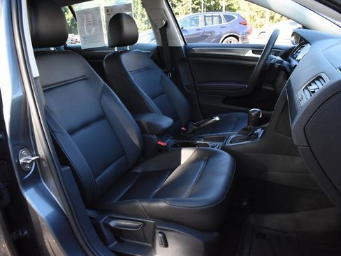 Used 2021 Volkswagen Golf 4-Door image 26