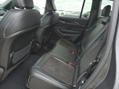 Used 2024 Jeep Grand Cherokee Altitude AWD/4WD image 10