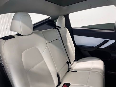 Used 2021 Tesla Model Y Long Range image 13