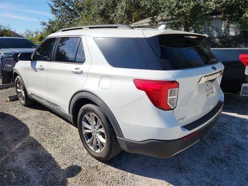 Used 2020 Ford Explorer XLT w/ Equipment Group 202A image 4