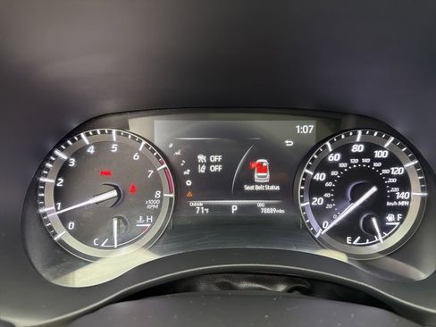 Used 2020 Toyota Highlander XLE AWD/4WD image 14
