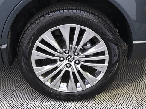 Used 2022 Toyota Venza XLE AWD/4WD image 20