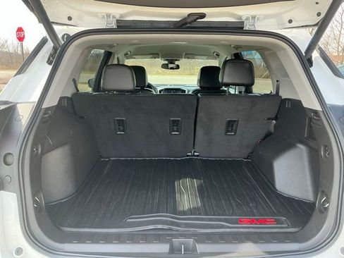 Used 2024 GMC Terrain SLT image 11