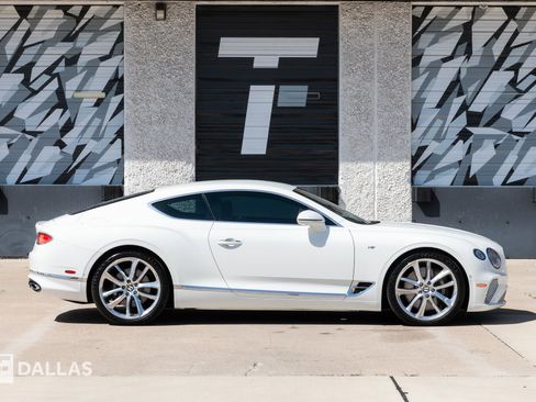 Used 2022 Bentley Continental GT image 17