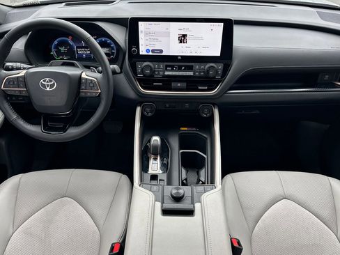 Used 2025 Toyota Grand Highlander AWD Hybrid image 13