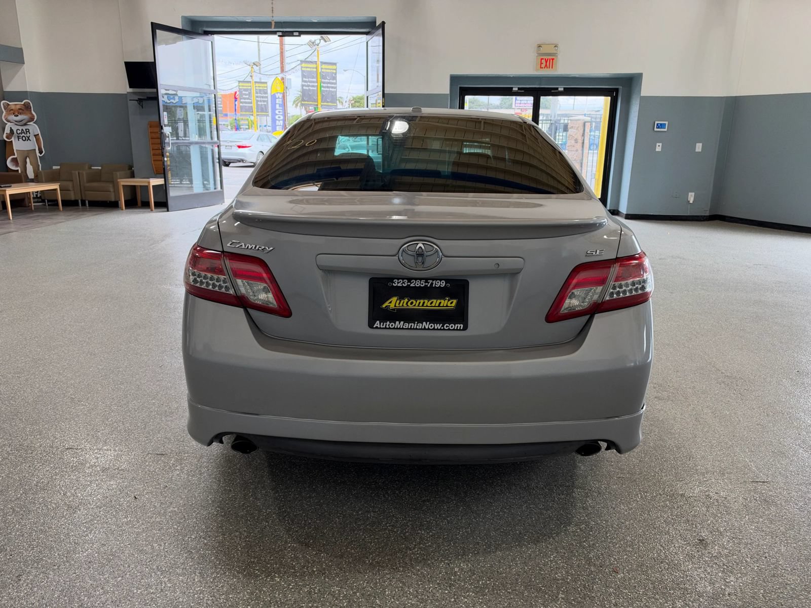 Used 2011 Toyota Camry SE w/ SE Extra-Value Pkg #1 FWD image 6
