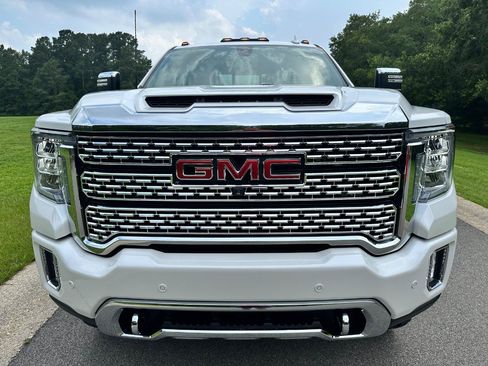 Used 2022 GMC Sierra 3500 Denali w/ Denali Ultimate Package AWD/4WD image 2