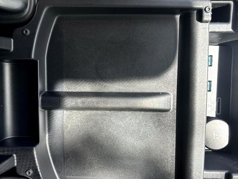 Used 2020 Land Rover Discovery SE image 19