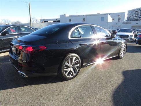 Used 2025 Mercedes-Benz E 350 4MATIC Sedan image 5
