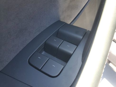 Used 2025 Tesla Model Y Long Range RWD image 19