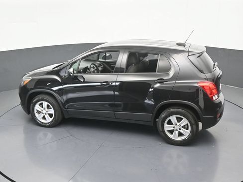 Used 2022 Chevrolet Trax LS w/ Tint and Cruise Package AWD/4WD image 41