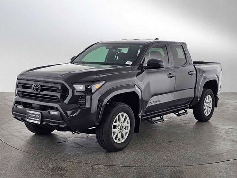 Used 2025 Toyota Tacoma SR5 AWD/4WD image 7