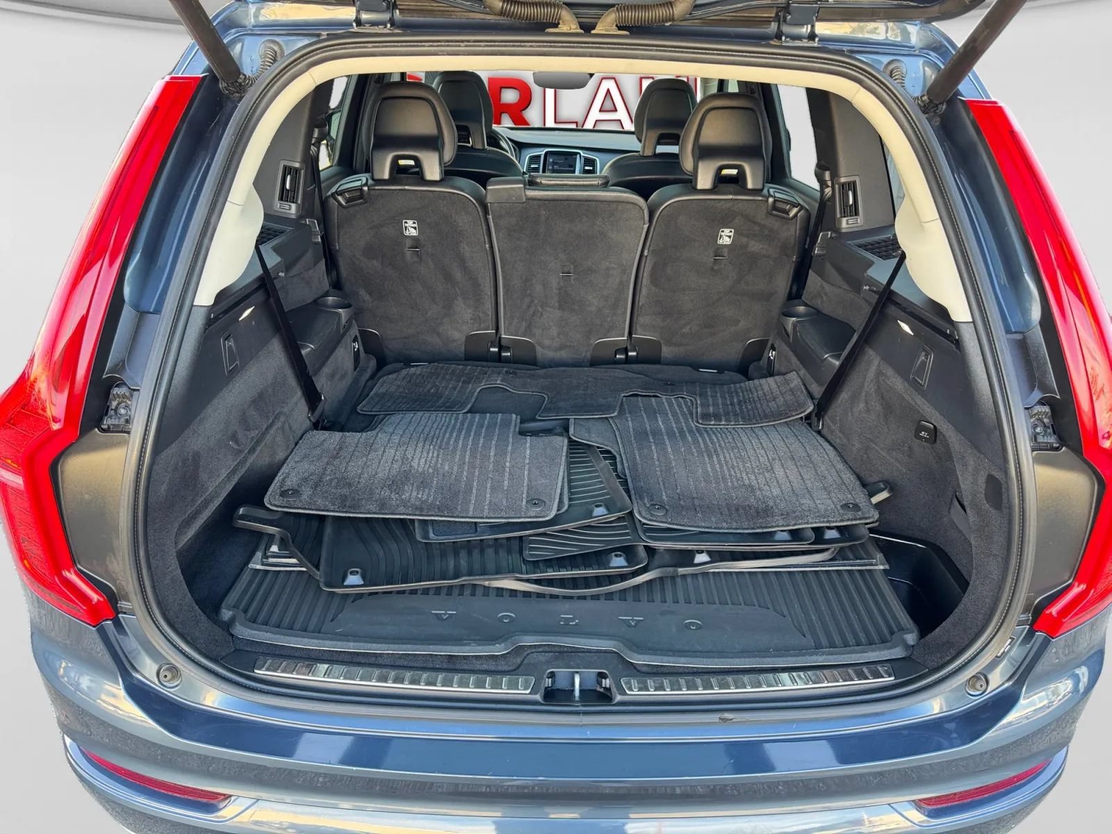 Used 2018 Volvo XC90 T5 Momentum w/ Convenience Package FWD image 18