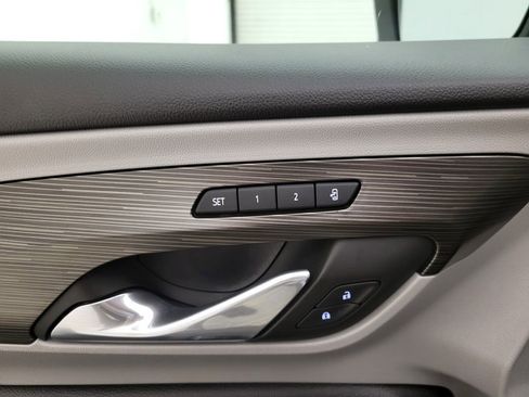 Used 2022 GMC Terrain SLT w/ Infotainment Package II image 3