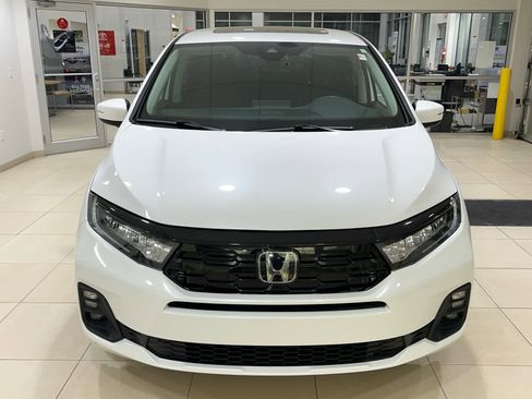 Certified 2025 Honda Odyssey Touring image 3