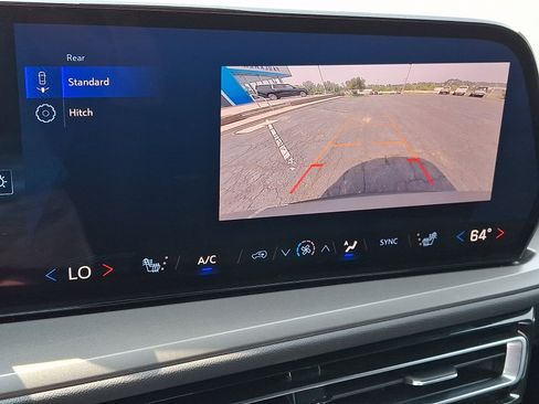 Used 2025 Chevrolet Traverse LT AWD/4WD image 21