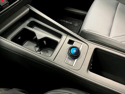 New 2026 Volkswagen Tiguan SE image 10