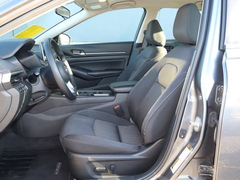 Used 2025 Nissan Altima 2.5 SV FWD image 7
